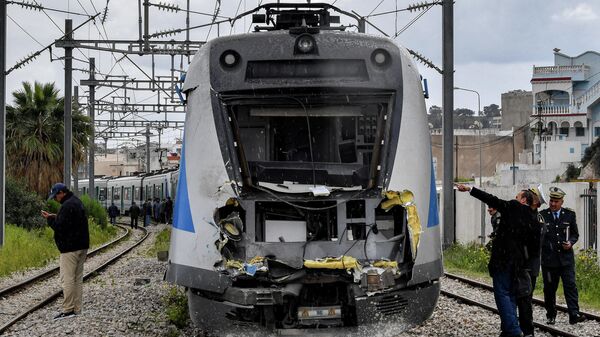 Choque de trenes en Túnez - Sputnik Mundo
