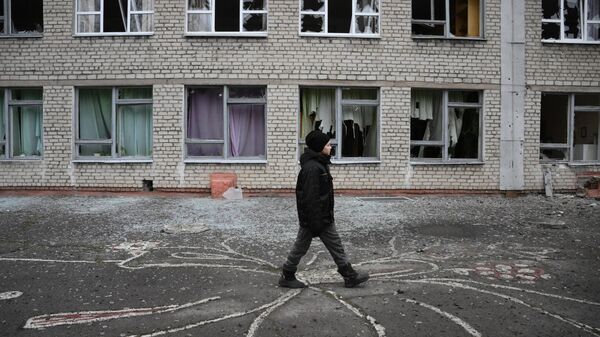 Escuela de Górlovka en la República Popular de Donetsk (RPD) atacada por tropas de Kiev - Sputnik Mundo