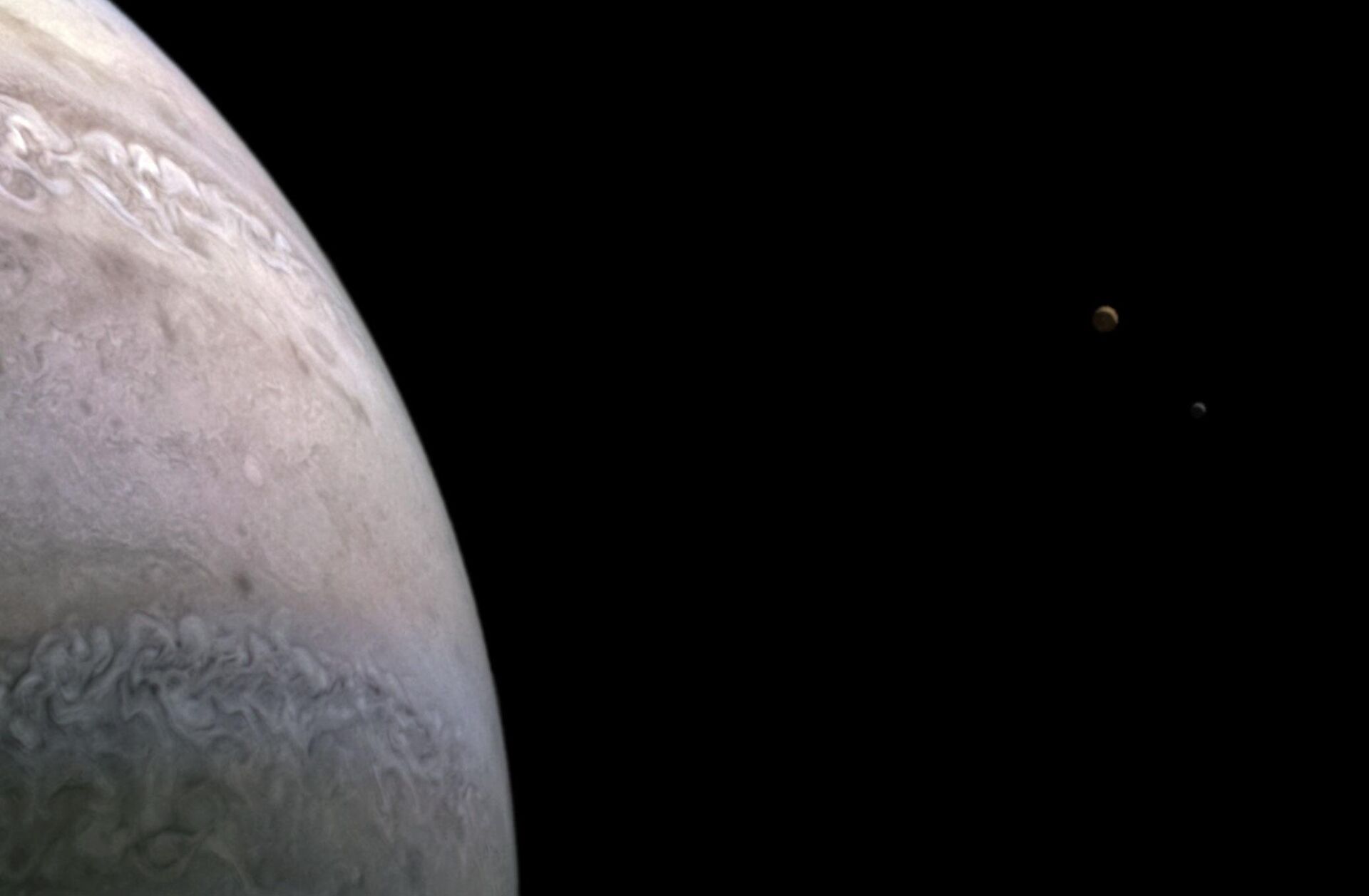 Vista de Júpiter y dos de sus lunas, Io y Europa - Sputnik Mundo, 1920, 27.03.2022