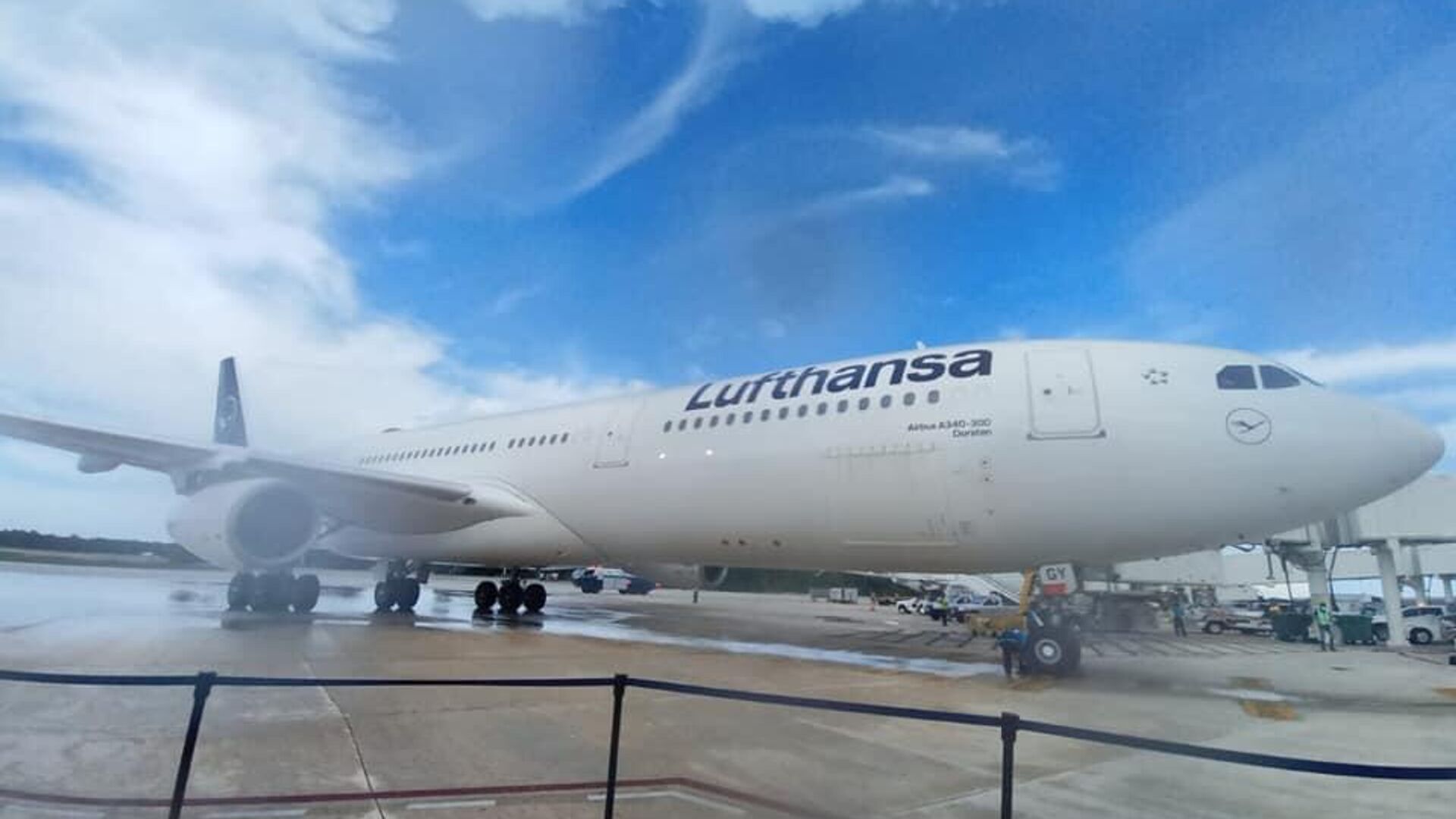 Un avión de la aerolínea Lufthansa llega al Aeropuerto Internacional de Cancún - Sputnik Mundo, 1920, 28.03.2022