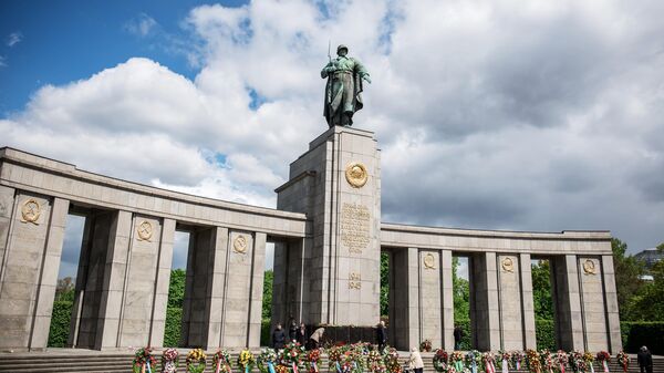  Monumento a los Caídos del Ejército Rojo en el barrio de Tiergarten - Sputnik Mundo