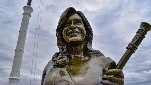 Estatua de la vicepresidenta y expresidenta Cristina Fernández en Río Gallegos - Sputnik Mundo