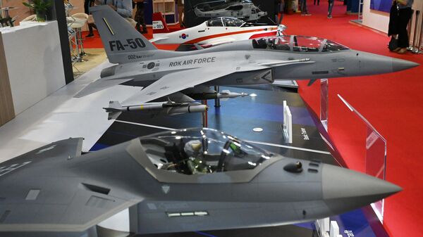 Modelos de los aviones de entrenamiento KF-21, FA-50, KT-1 - Sputnik Mundo