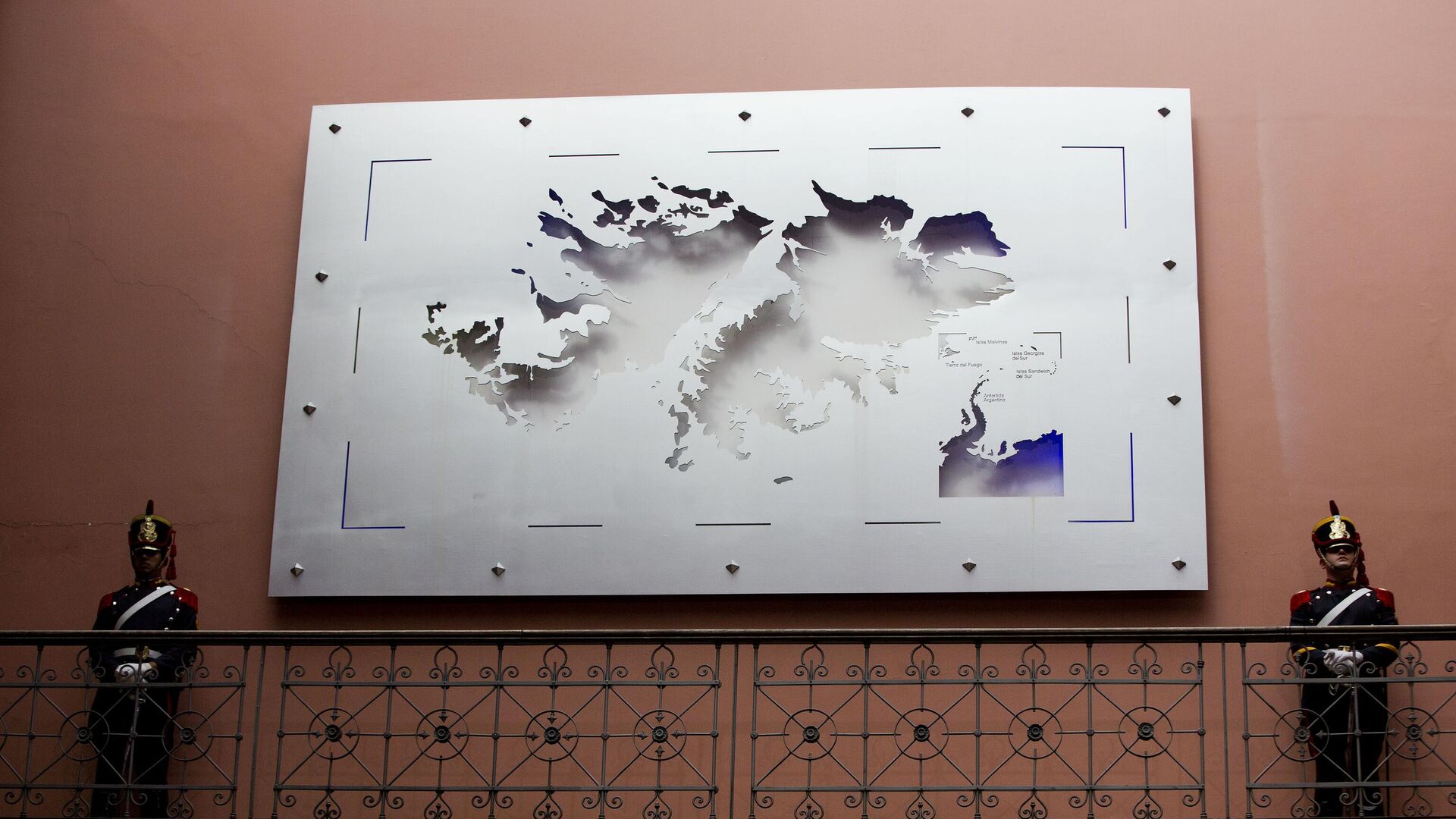 Un mapa de las Islas Malvinas en la Casa Rosada de Argentina, durante una ceremonia en 2014 - Sputnik Mundo, 1920, 18.09.2023