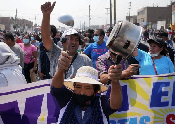 Las protestas suponen una amenaza para el abastecimiento de la capital peruana. El volumen de alimentos destinados a Lima ya ha bajado de 7.000 a 4.000 toneladas y esto hace subir los precios. - Sputnik Mundo