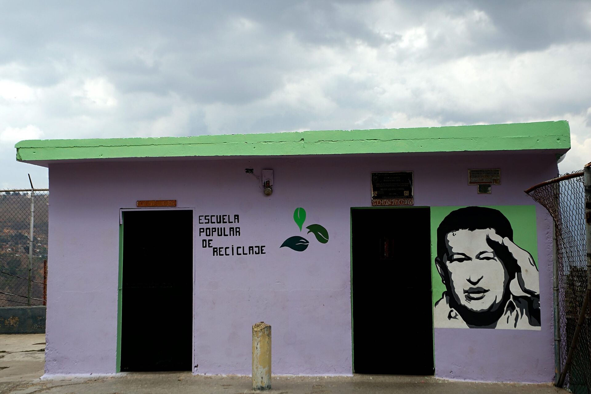 La misión de la Escuela Popular de Reciclaje responde a los postulados incluidos el Plan de la Patria de Hugo Chávez - Sputnik Mundo, 1920, 06.04.2022