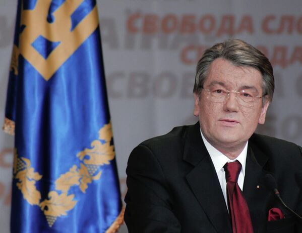 Al final la Comisión Electoral declaró a Viktor Yúschenko ganador de las elecciones presidenciales con el 51,99% de los votos, mientras que Yanukóvich fue apoyado por el 44,2% de los votantes. El campamento de los manifestantes fue retirado del centro de Kiev el 25 de enero. - Sputnik Mundo