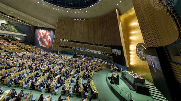 Sesión de las Naciones Unidas que decide expulsar a Rusia de su Consejo de Derechos Humanos. - Sputnik Mundo
