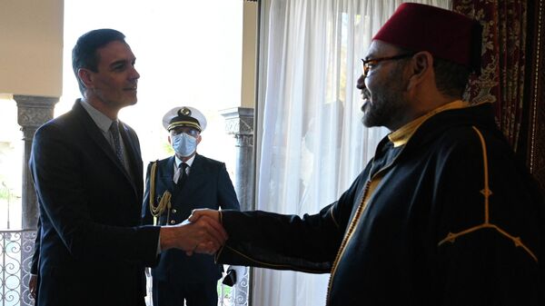 El presidente del Gobierno español, Pedro Sánchez, y el rey de Marruecos, Mohamed VI - Sputnik Mundo