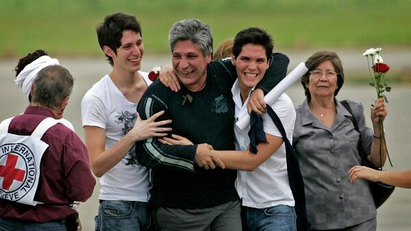Sigifredo López, liberado por las FARC, se encuentra con su familia - Sputnik Mundo