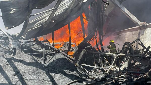 Incendio en una bodega de Apodaca, Nuevo León - Sputnik Mundo