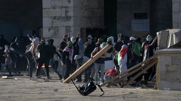 Enfrentamientos entre palestinos y las Fuerzas de Seguridad israelíes en Jerusalén - Sputnik Mundo