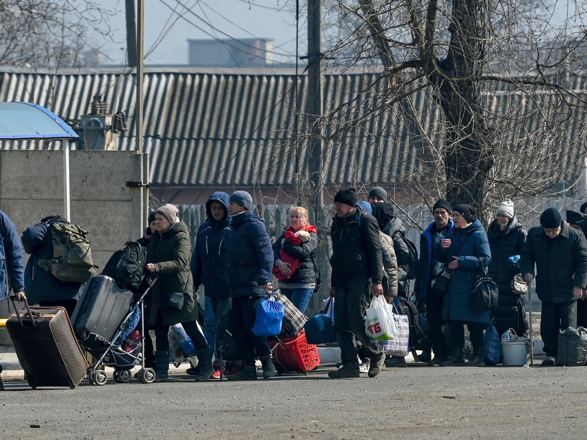 4 риа новости. Беженцы из Мариуполя. Беженцы в России. Украинские беженцы. Мариуполь эвакуация жителей.