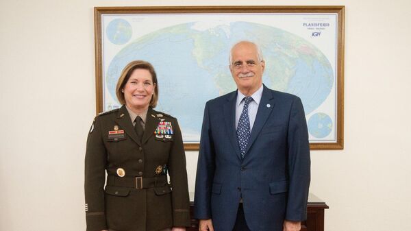La jefa del Comando Sur de EEUU, Laura Richardson, y el ministro de Defensa argentino, Jorge Taiana - Sputnik Mundo