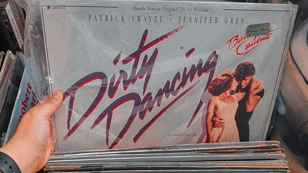 Afiche del disco con la banda sonora de la película 'Dirty Dancing' - Sputnik Mundo