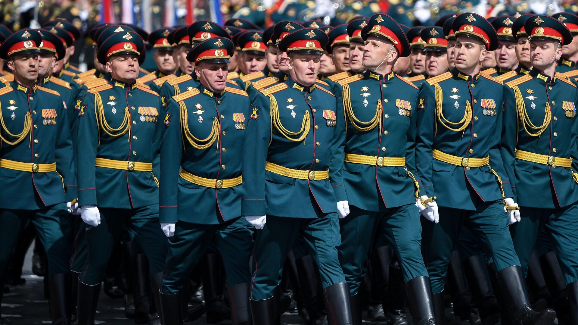 La Academia de Armas Combinadas de las Fuerzas Armadas de la Federación de Rusia durante el desfile militar del Día de la Victoria - Sputnik Mundo, 1920, 18.03.2023