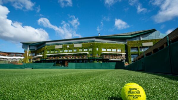 Wimbledon se juega sobre césped y es uno de los cuatro torneos de Grand Slam del año - Sputnik Mundo