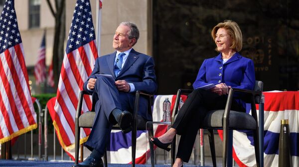 El expresidente de Estados Unidos, George W. Bush, y su esposa Laura Bush - Sputnik Mundo