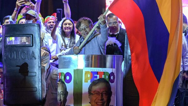 El candidato a presidente de Colombia Gustavo Petro, en el cierre de campaña - Sputnik Mundo