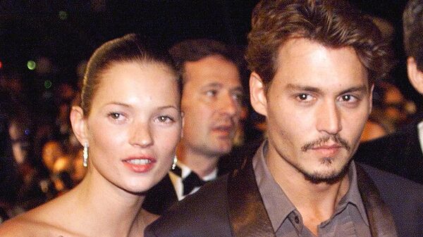 Kate Moss junto a Johnny Depp en el estreno de 'Pánico y locura en Las Vegas' - Sputnik Mundo