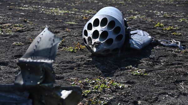 Restos de un avión de ataque Su-25 derribado en Ucrania - Sputnik Mundo