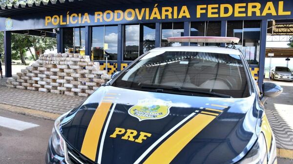 Un auto patrullero de la Policía Rodoviaria Federal de Brasil - Sputnik Mundo