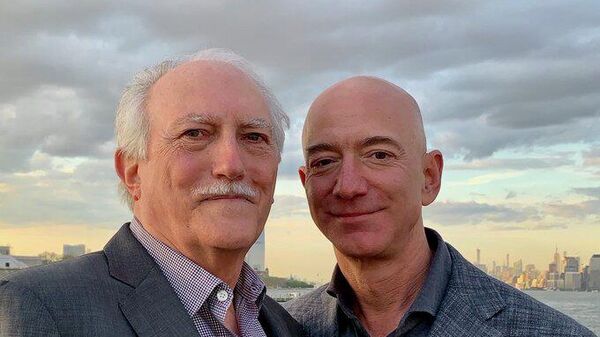 Jeff Bezos, dirigente de Amazon - Sputnik Mundo