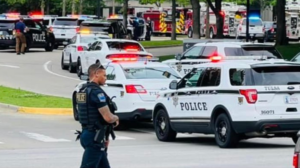 La policía llega tras el tiroteo mortal en la ciudad de Tulsa el 1 de junio del 2022 (Imagen referencial) - Sputnik Mundo