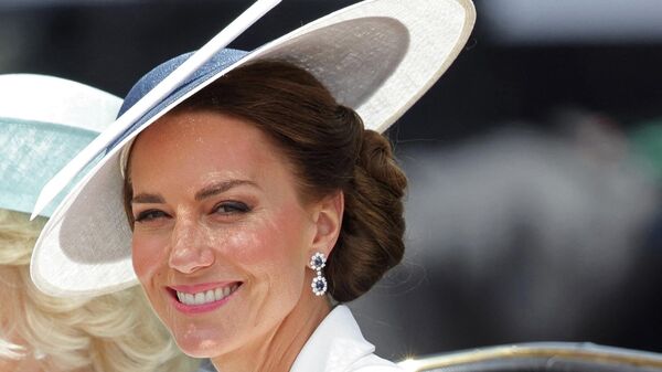 La princesa Kate Middleton durante la celebración que honra los 70 años de la reina en el trono - Sputnik Mundo