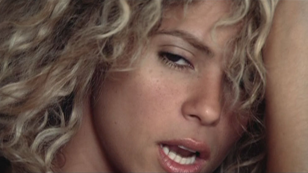 Shakira en el clip 'La Tortura' - Sputnik Mundo
