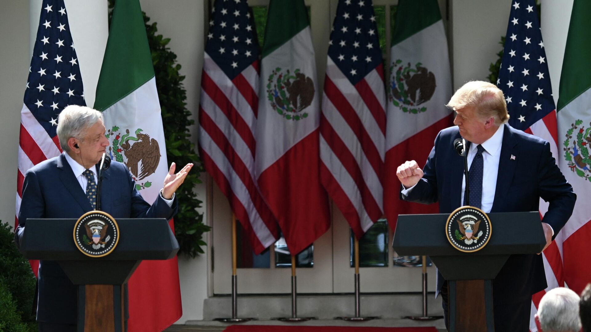 El presidente de México, Andrés Manuel López Obrador, y el expresidente de Estados Unidos, Donald Trump, en una reunión en la Casa Blanca - Sputnik Mundo, 1920, 07.06.2022