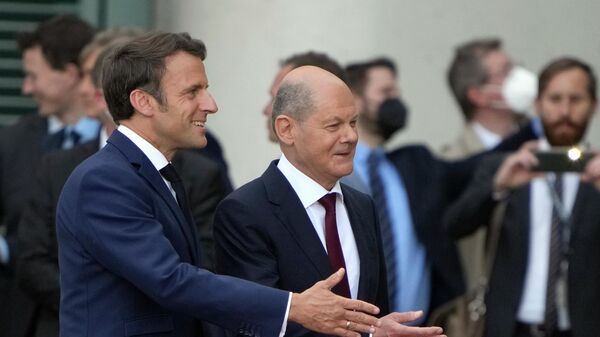 El presidente de Francia, Emmanuel Macron, y el canciller federal de Alemania, Olaf Scholz - Sputnik Mundo
