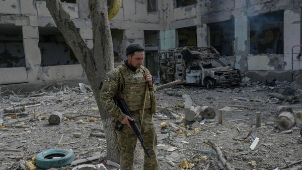 Un militar ucraniano en la ciudad de Nikoláyev - Sputnik Mundo