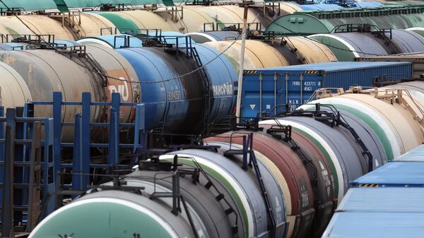 Trenes de carga en las vías de una estación de clasificación en Kaliningrado - Sputnik Mundo
