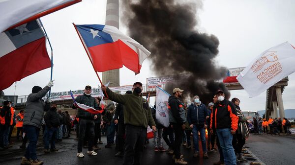 Los trabajadores de la minera estatal Codelco en Chile inician un paro por cierre de fundición - Sputnik Mundo