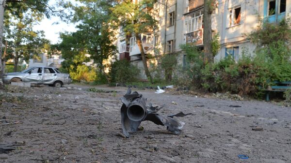 Un fragmento de proyectil frente en Severodonetsk - Sputnik Mundo