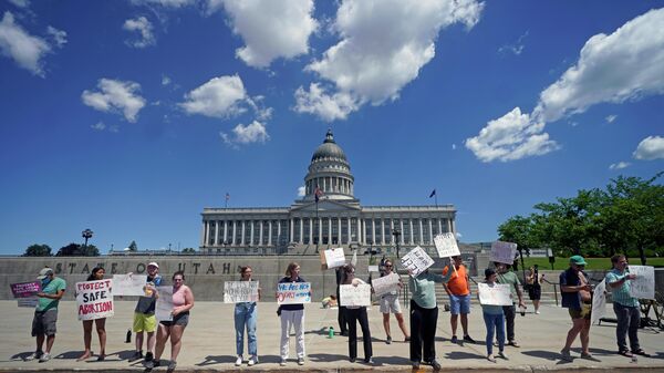 Protestas contra la decisión de la Corte Suprema de EEUU de revocar derecho constitucional al aborto - Sputnik Mundo