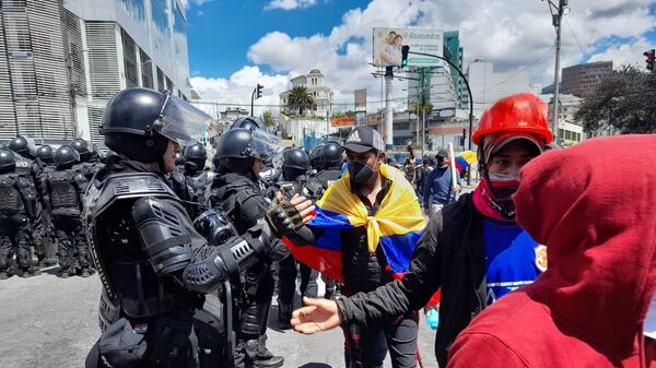 La Policía de Ecuador durante las protestas - Sputnik Mundo