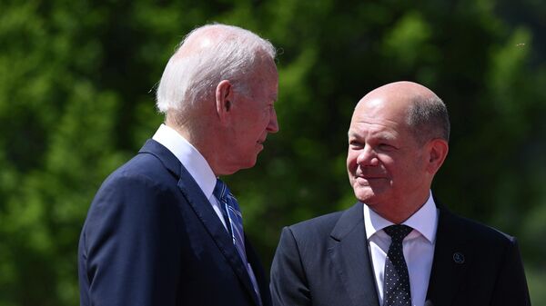 Joe Biden, presidente de EEUU, y Olaf Scholz, canciller de Alemania, durante la cumbre del G7 en Alemania, el 26 de junio del 2022 - Sputnik Mundo