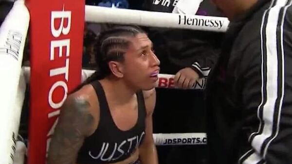 Alma Ibarra, boxeadora mexicana, durante su pelea contra Jessica McCaskill en Texas - Sputnik Mundo