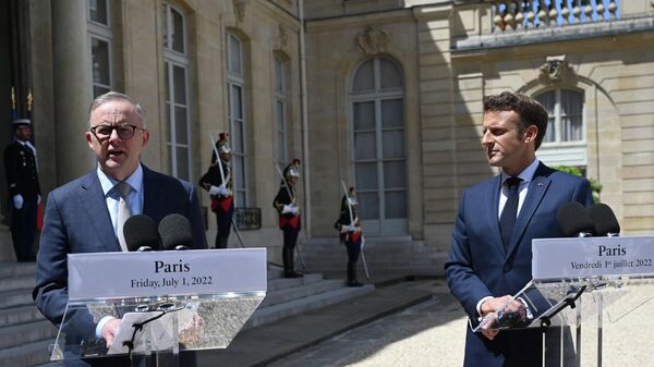 El primer ministro de Australia, Anthony Albanese, y el presidente de Francia, Emmanuel Macron - Sputnik Mundo