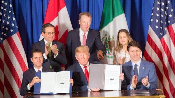 Firma del T-MEC entre los expresidentes de México y Estados Unidos, Enrique Peña Nieto y Donald Trump, y el actual mandatario de Canadá, Justin Trudeau, en 2018.  - Sputnik Mundo