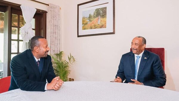 El primer ministro de Etiopía, Abiy Ahmed Ali, y el presidente del llamado Consejo Soberano de Sudán, Abdul Fatah al Burhan - Sputnik Mundo