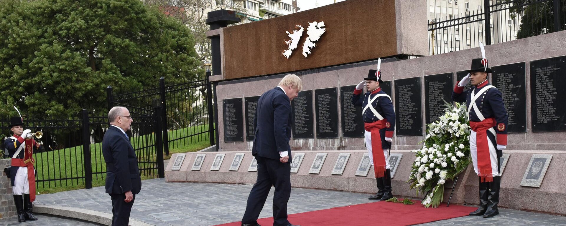 Boris Johnson rinde homenaje a soldados argentinos caídos en la Guerra de Malvinas - Sputnik Mundo, 1920, 11.07.2022