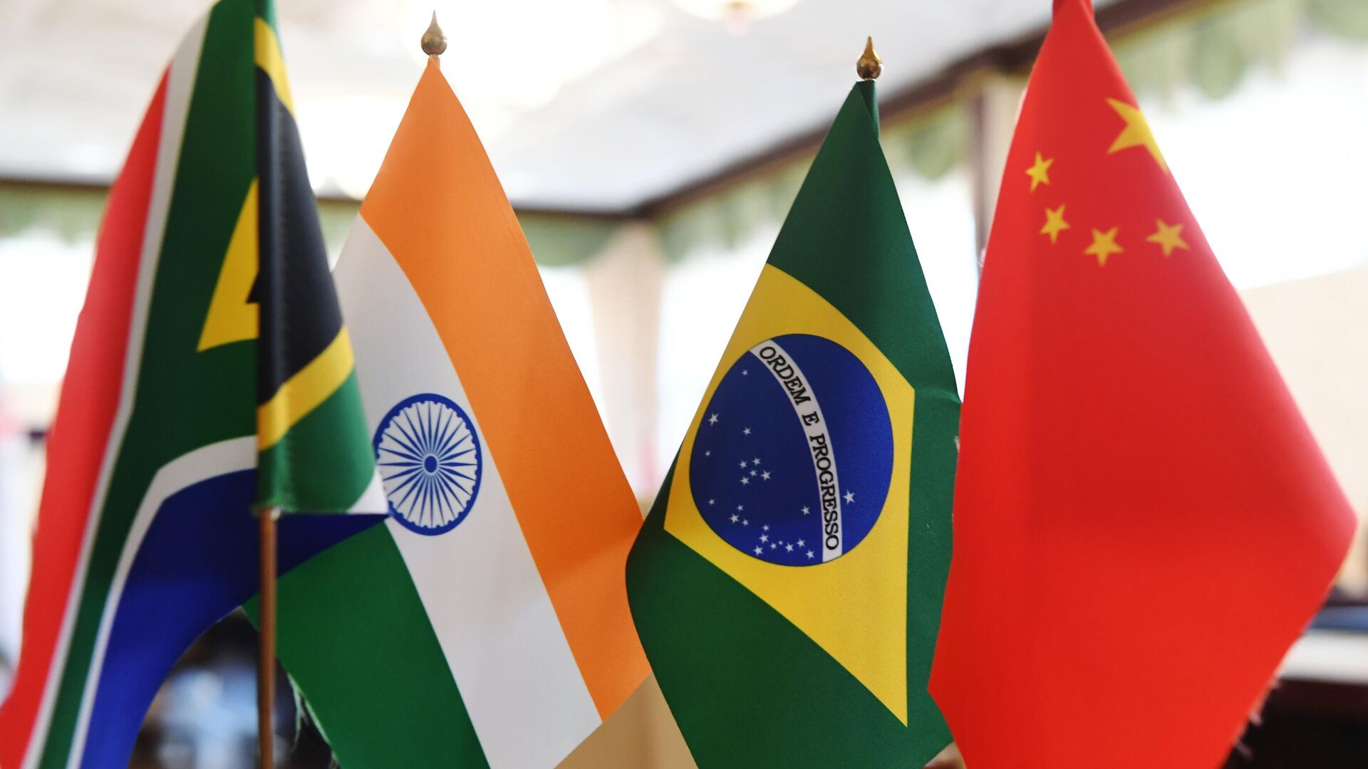 Las banderas de los países que forman parte de BRICS - Sputnik Mundo, 1920, 03.10.2022