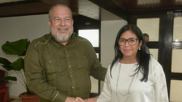 Manuel Marrero Cruz, el primer ministro de Cuba junto a Delcy Rodríguez Gómez, la vicepresidenta ejecutiva de Venezuela en el Palacio de la Revolución, en la Habana - Sputnik Mundo