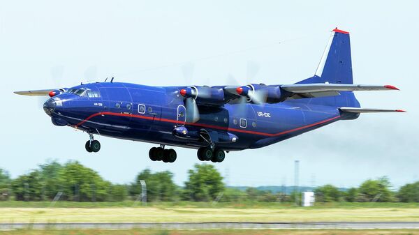 Avión de carga ucraniano Antonov An-12BK  - Sputnik Mundo