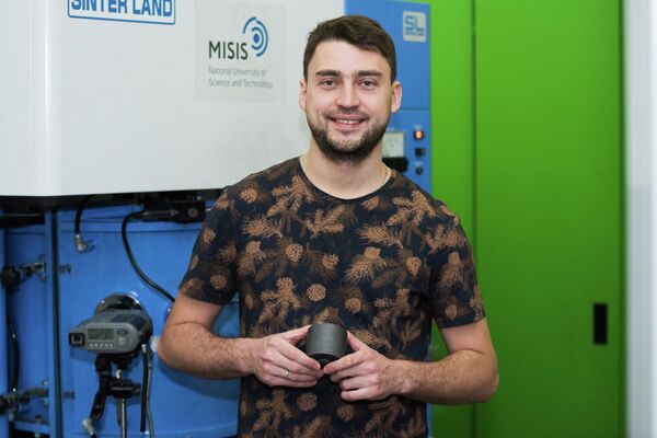 Dmitri Moskovski, un científico del laboratorio de Materiales Cerámicos de Construcción de la Universidad Nacional de Ciencia y Tecnología de Rusia MISIS (NUST MISIS)  - Sputnik Mundo