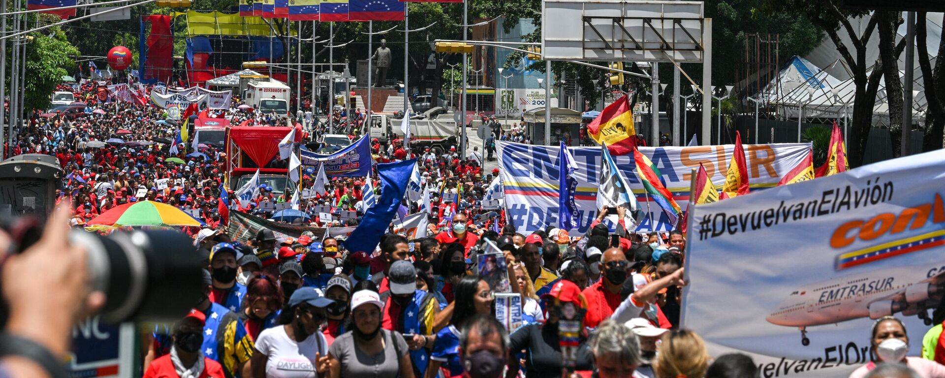 Venezolanos marchan en Caracas para exigir la devolución del avión retenido en Argentina  - Sputnik Mundo, 1920, 09.08.2022