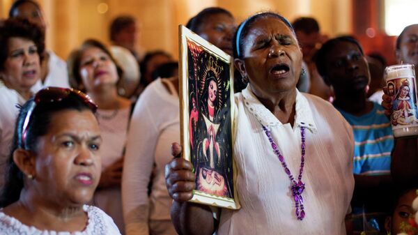 Los fieles participan en la procesión de la Virgen de la Altagracia, patrona del país, en Santo Domingo (archivo) - Sputnik Mundo